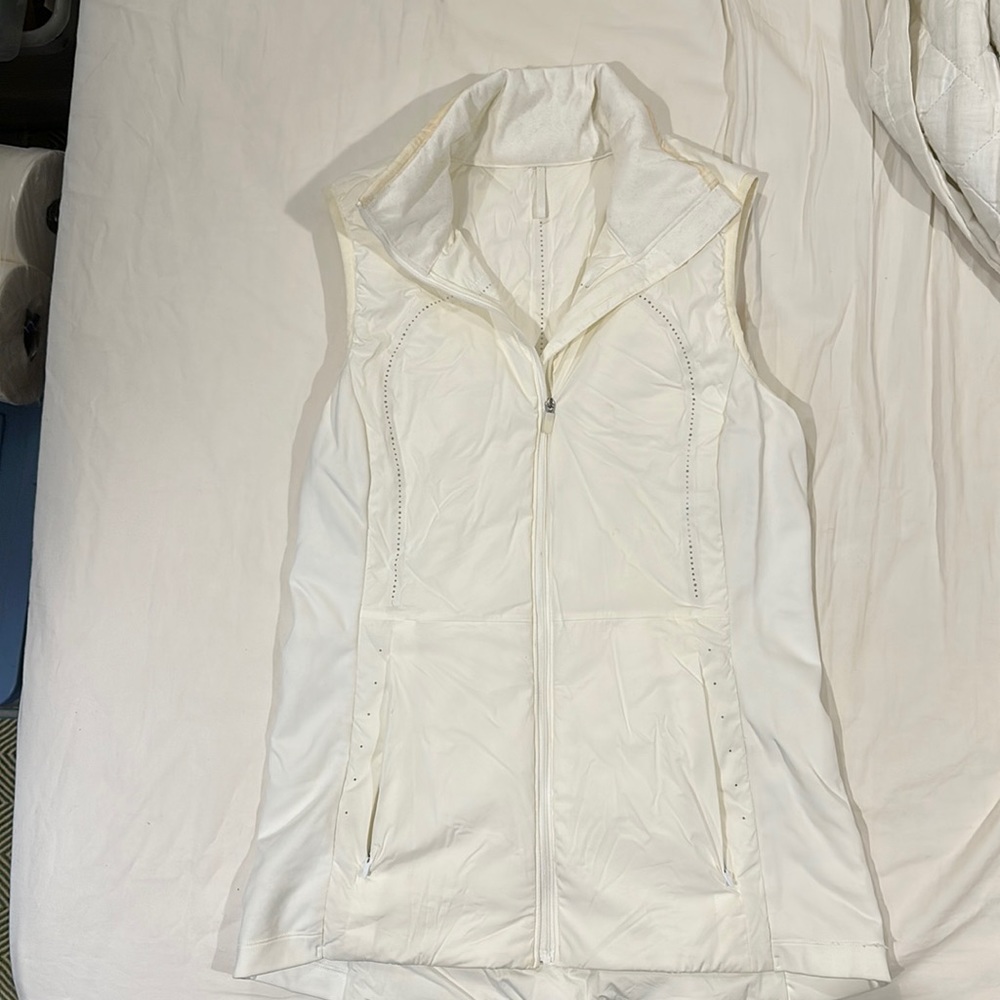 Lululemon Run for Cold white vest